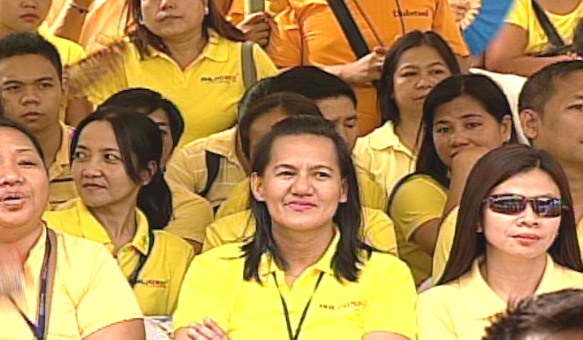 DONNED IN YELLOW. Supporters of the Liberal Party attended the Independence Day celebration with President Benigno Aquino III. Screenshot from Rappler's livestream