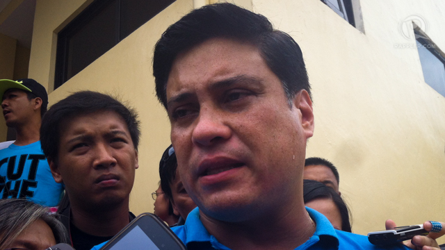 EVIDENCE. Sen Migz Zubiri speaks to the media and says he has other witnesses who can corroborate his claims that the estranged wife of Sen Koko Pimentel was a 'battered wife.' Photo by Ayee Macaraig