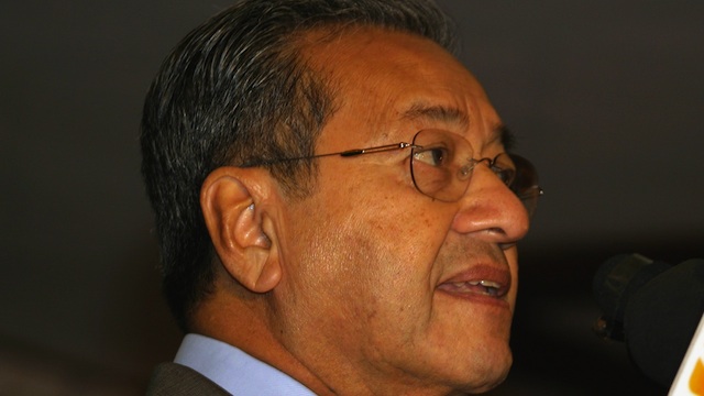 IN HOSPITAL. Mahathir Bin Mohamad, Former Malysian Prime Minister, in a file photo dated 03 September 2004. EPA/Akhtar Soomro