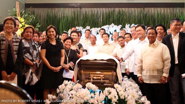 Leni Robredo with the Cabinet members during the memorial service for her husband at Malacañang on Saturday night.
