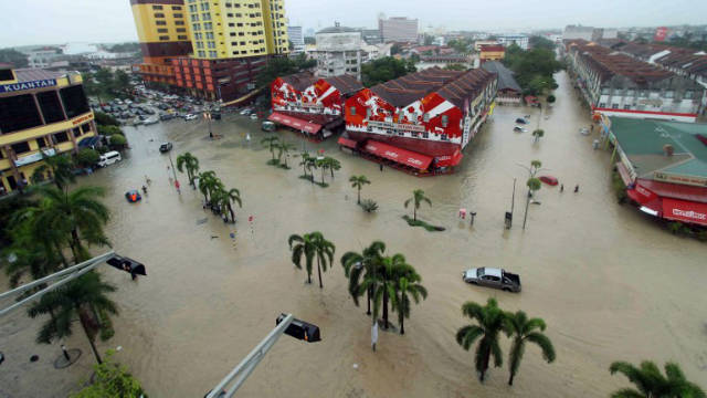Flooded streets of the northeastern town of Kuantan in Malaysia. AFP Photo