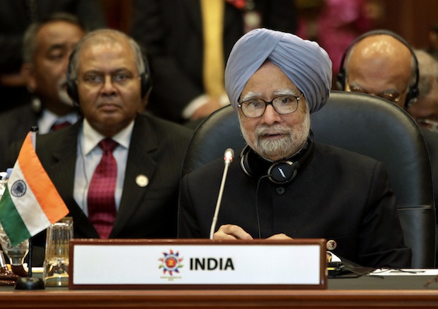 NO SHOW IN COLOMBO. A file photograph showing Indian Prime Minister Manmohan Singh (C) talking during the 11th ASEAN-India Summit at the International Convention Center, in Bandar Seri Begawan, Brunei Darussalam, 10 October 2013. EPA/Nyein Chan Naing