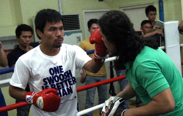 BACK IN TRAINING. Pacquiao resumed training in Manila. Photo by Rappler.