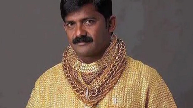 SHIRT OF GOLD. Datta Phuge wears his gold as his sleeve. Screen grab from YouTube (GeoBeatsNews)