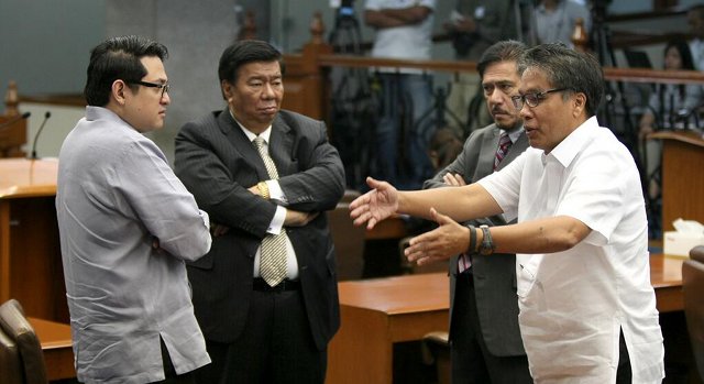 'NO POLITICS.' Interior Secretary Mar Roxas denies the administration is playing politics by giving the DILG additional functions and an increased budget. Photo from twitter.com/frankahan 