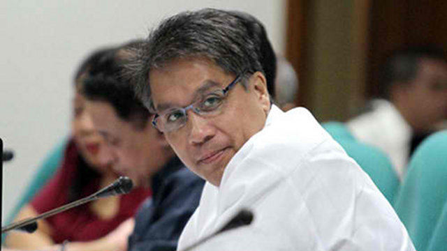STICK TO MANDATE. Interior and Local Government Secretary Mar Roxas tells police to stay out of Taguig and Makati's legal dispute. File photo by Senate PRIB/Albert Calvelo 