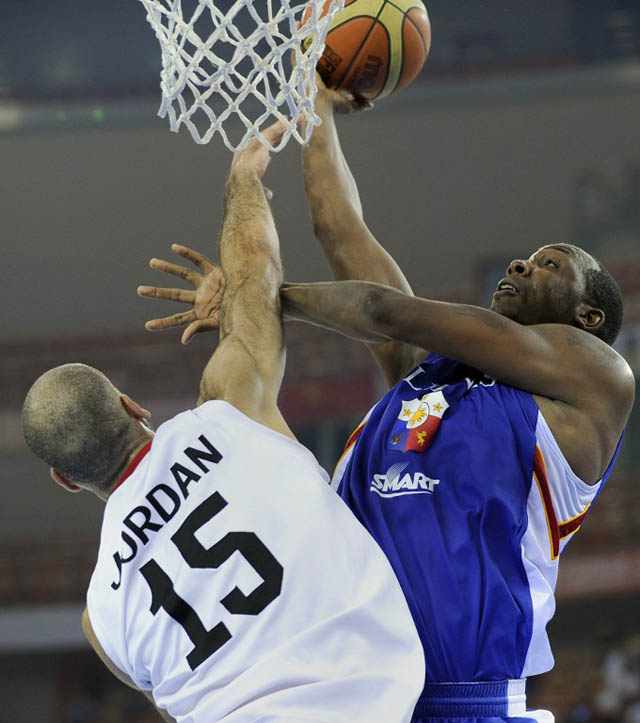 LAST STAND. Douthit is playing in what could be his last FIBA Asia tourney. Photo by AFP/Liu Jin.