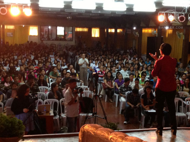 FULL HOUSE. Rappler's CEO Maria Ressa talks to #MoveLeyte participants about how social networks can bring about social change. Photo by Josh Villanueva