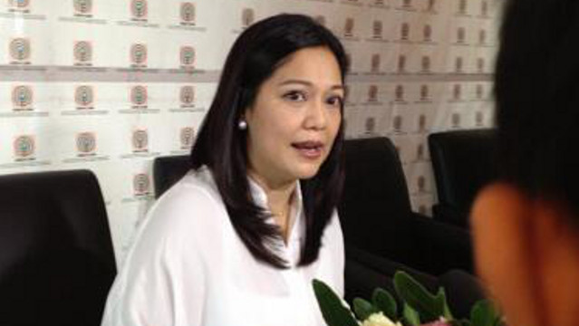'DIAMOND STAR.' Maricel Soriano at her contract-signing with ABS-CBN last November 2012. Photo from the Maricel Soriano Facebook fan page