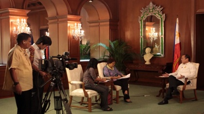 ALL SET. Journalists Marites Vitug and Purple Romero prepare to interview the President on June 1, 2012 in the Palace. Malacañang photo