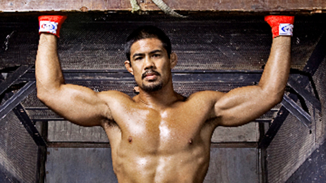 GRAPPLER. UFC fighter Mark Munoz thinks Filipino MMA fighters need to improve on their wrestling skills, and he wants to help them. Photo from markmunozmma.com
