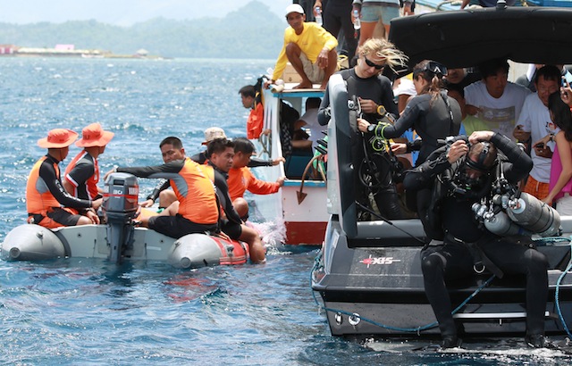Divers prepare for a dive at the crash site of the Piper Seneca plane off the coast of Masbate City, August 20, 2012. Photo by Jay Morales, Malacañang Photo Bureau.