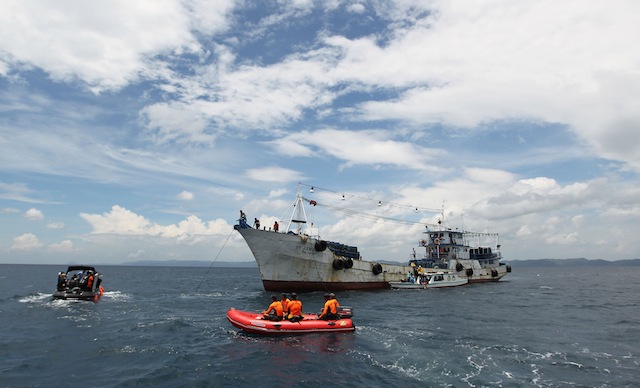 Vessels at the crash site of the Piper Seneca plane off the coast of Masbate City, August 20, 2012. Photo by Jay Morales, Malacañang Photo Bureau.