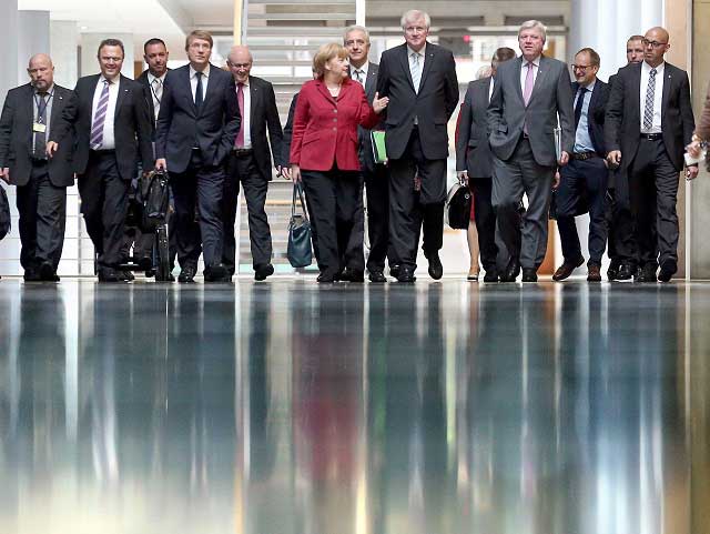 COALITION. German chancellor Angela Merkel and others arrive for further exploratory talks between the Christian Democrats and the Social Democrats in Berlin, Germany, October 17, 2013. EPA/WOLFGANG KUMM