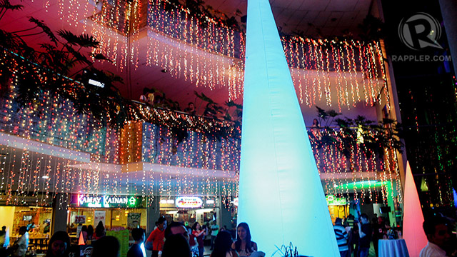 LIGHTS A'DAZZLING. TriNoma's Merry Musical Lights will be up until January 6