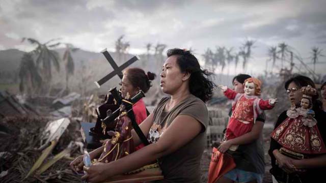 PRAYERS. Survivors of Super Typhoon Haiyan march during a religious procession in Tolosa on the eastern Philippine island of Leyte on November 18, 2013 over one week after Super Typhoon Haiyan devastated the area. File photo by Philippe Lopez /AFP 