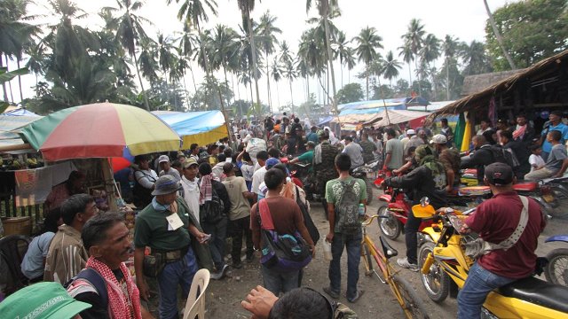 ASSEMBLY. MILF fighters and supporters rallied in Camp Darapanan in Maguindanao. Photo by Karlos Manlupig