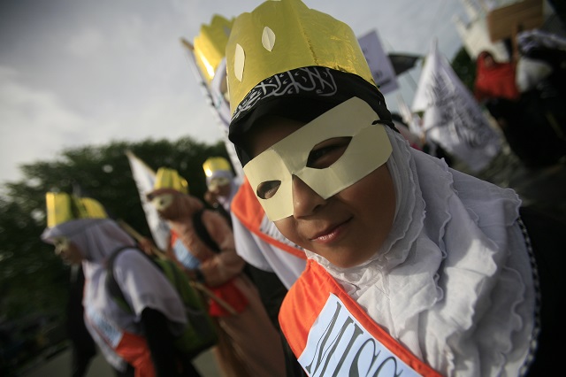 PROTEST. A rallier against Miss World in Banda Aceh. Photo by Hotli Simanjuntak/EPA