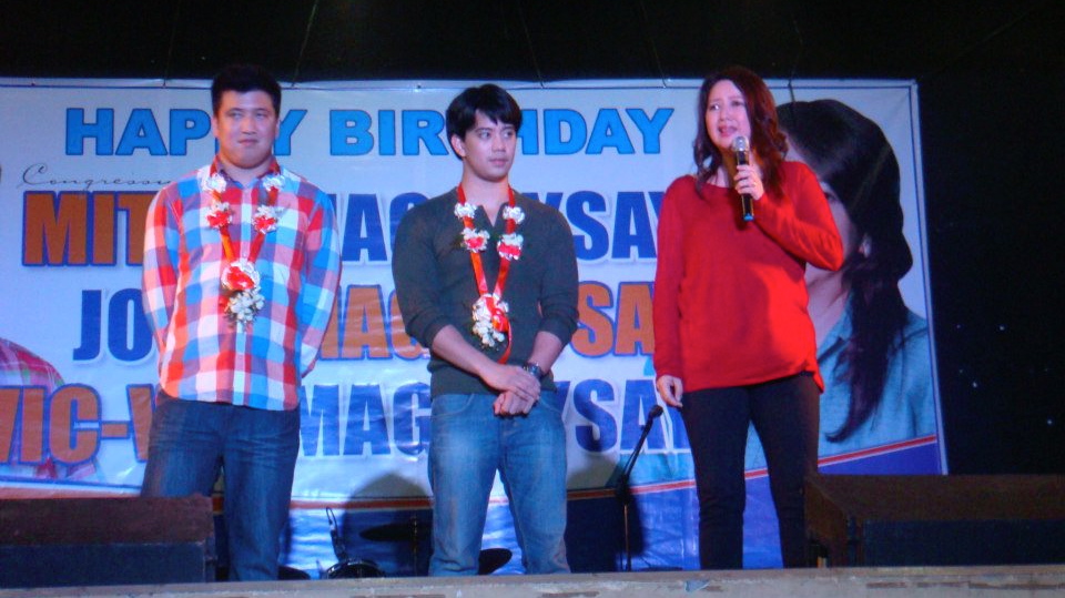 FAMILY AFFAIR. Zambales Rep Mitos Magsaysay with sons Vic-Vic and Jobo. Photo from Magsaysay's Facebook account. 