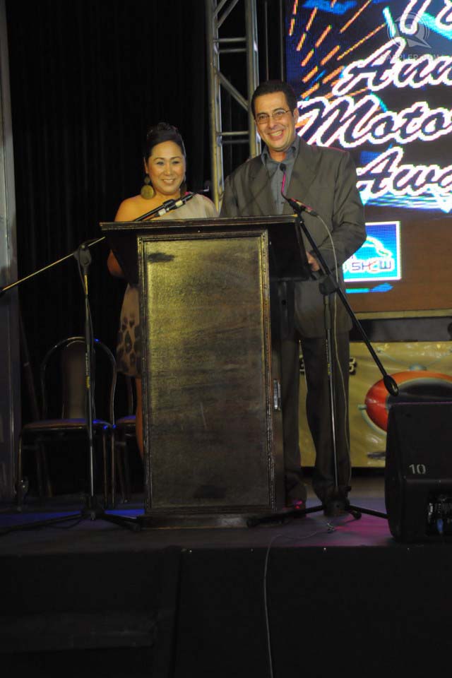 HUSBAND AND WIFE TEAM. Hosts Lory Uy and Dennis Uy welcome guests to the awarding ceremony