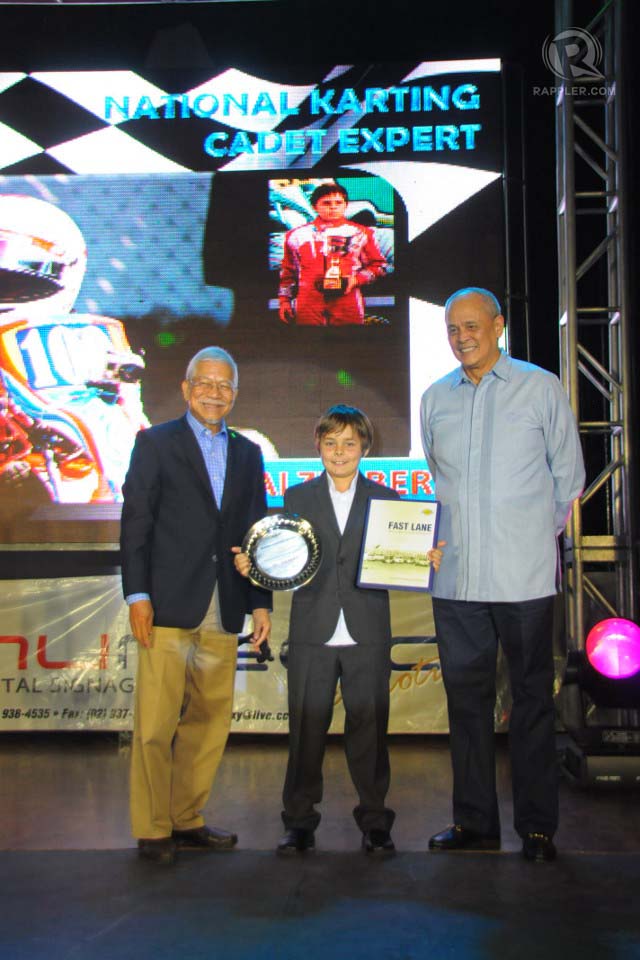 PROUD RACER. Tai Zulberti, Formula Cadet Expert Class Champion, accepts his award from AAP President Augusto Lagman and Motorsports Committee Chairman Armando Eduque