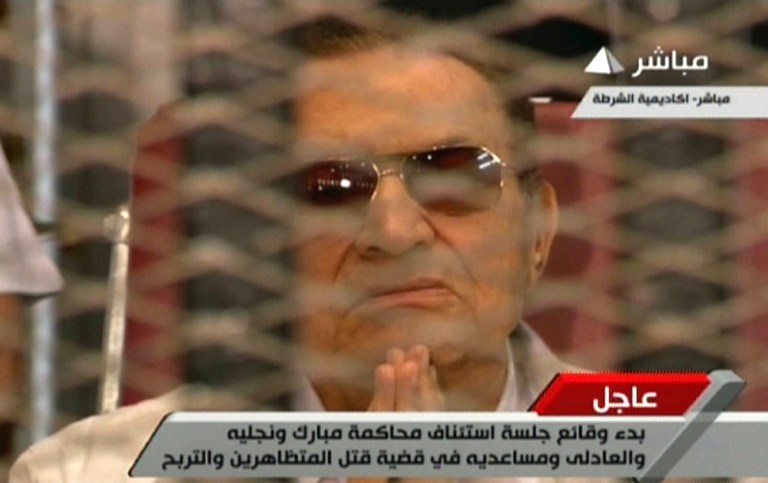 RETRIAL. An image grab taken from Egyptian state TV shows ousted Egyptian president Hosni Mubarak gesturing behind bars during a hearing in his retrial at the police academy in Cairo on July 6, 2013. AFP PHOTO/EGYPTIAN TV