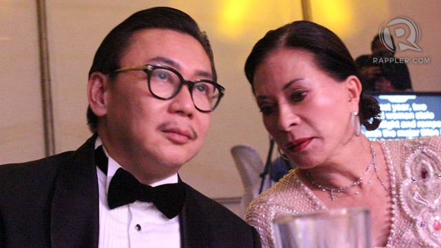 AT THE JUDGES' TABLE. Tingting Cojuangco confers with Laguna Gov. ER Ejercito