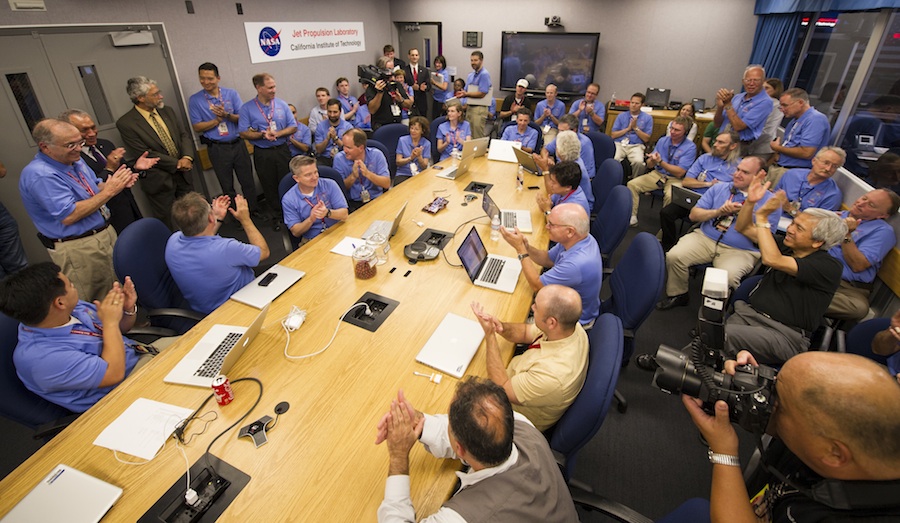 APPLAUSE! A handout picture provided by NASA shows the Mars Science Laboratory (MSL) team clapping and welcoming White House Science and Technology Advisor John Holdren at the Jet Propulsion Laboratory in Pasadena, California, USA, 05 August 2012. Photo by Bill Ingalls/NASA