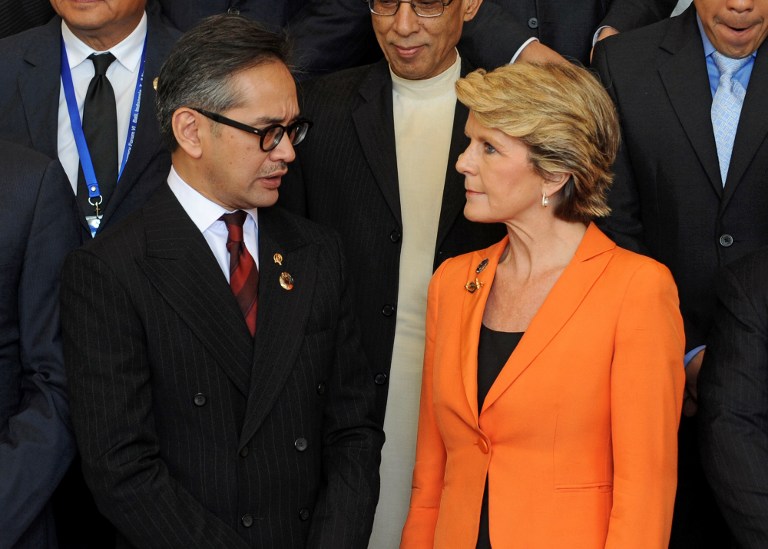 NEIGHBORLY CHAT. Indonesia's Foreign Minister Marty Natalegawa (L) chats to Australia's Foreign Minister Julie Bishop (R) after the opening of the Bali Democracy Forum in Nusa Dua on Indonesia's resort island of Bali on November 7, 2013. AFP / Sonny Tumbelaka