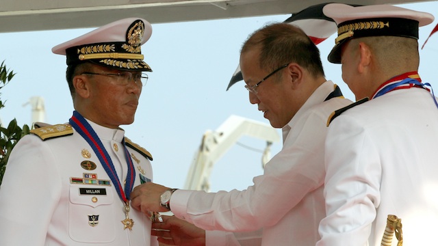 NEW LEADER. President Benigno S. Aquino III presents the Medal of the command symbol to new Navy chief Jesus Millan. Malacañang Photo Bureau