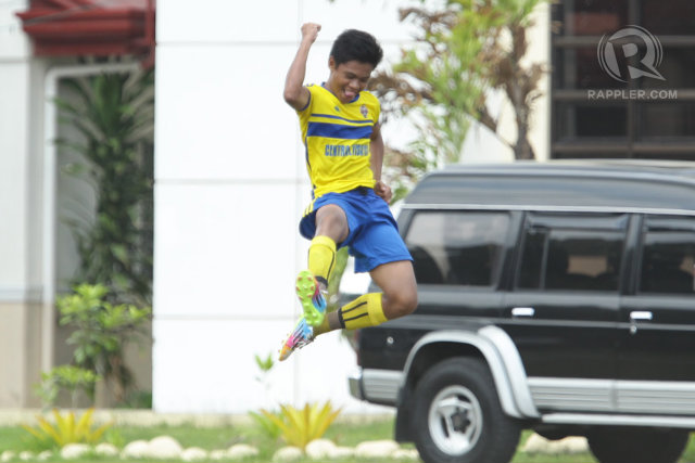 Vincent Lovitos of Central Visayas celebrates after scoring the opening goal against NCR. Photo by Mark Cristino/Rappler