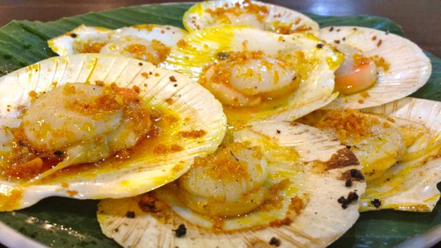 GRILLED SCALLOPS ARE A bestseller at Aboy’s