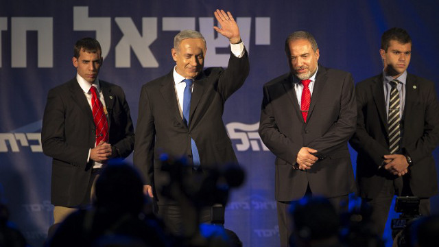 VICTORY. Flanked by bodyguards, Israeli Prime Minister Benjamin Netanyahu (C-L) and ultra-nationalist Avigdor Lieberman (C-R) of the Likud-Beitenu coalition party greet supporters as they arrive on stage on elections night on January 22, 2013 at the party's headquarters in Tel Aviv. AFP PHOTO / JACK GUEZ