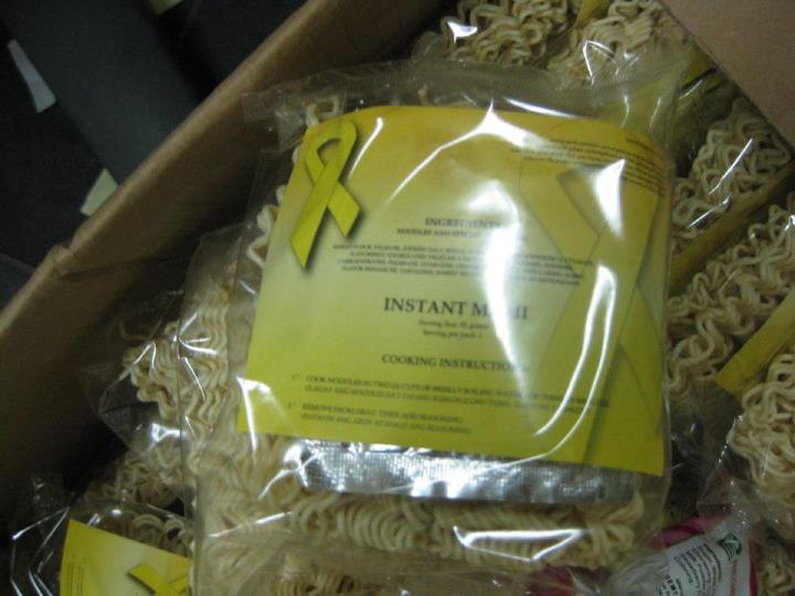 NO TO NOODLES. President Benigno Aquino III personally called groups distributing noodles with yellow ribbons asking them to stop. Photo from philboxing.com