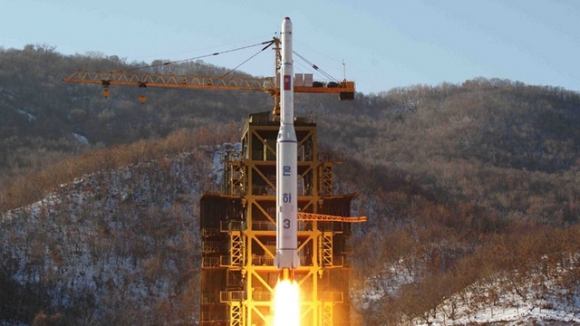 ROCKET LAUNCH. This picture taken by North Korea's official Korean Central News Agency (KCNA) on December 12, 2012 shows North Korean rocket Unha-3, carrying the satellite Kwangmyongsong-3, lifting off from the launching pad in Cholsan county, North Pyongan province in North Korea. AFP PHOTO / KCNA VIA KNS