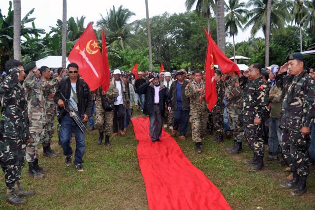 TROOP INSPECTION. MNLF leader Nur Misuari inspects his armed followers in one of the group's camps in Indanan, Sulu, August 13, following his declaration that he was breaking away from the government. Photo by AFP