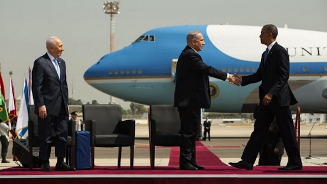 ISRAEL TRIP. US President Barack Obama shakes hands with Israeli Prime Minister Benjamin Netanyahu during the official arrival ceremony at Ben Gurion International Airport in Tel Aviv, Israel, March 20, 2013. Israeli President Shimon Peres stands at left. Official White House Photo by Pete Souza.