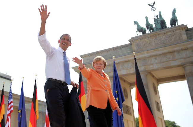 OBAMA IN BERLIN. US President Barack Obama (L) waves next to German Chancellor Angela Merkel after giving his speech at the Brandenburg Gate in Berlin, Germany, 19 June 2013. Photo by Michael Kappeler/EPA