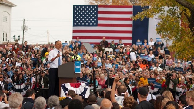 ALL NIGHTER BEGINS. US President Barack Obama (C) speaks at a campaign event in Iowa, October 24, 2012. Photo courtesy of the Barack Obama campaign page on Facebook.