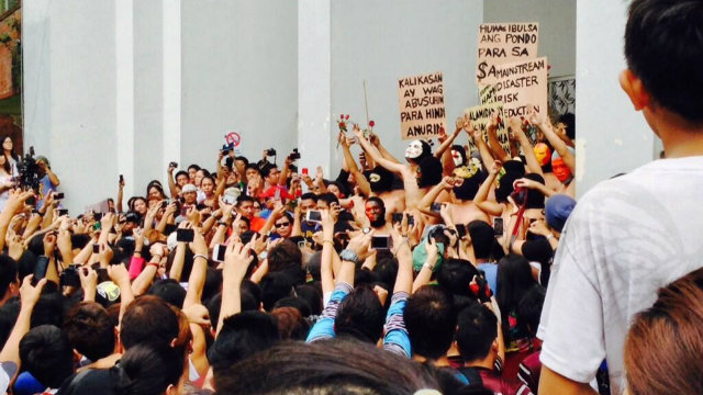 BEING BOLD. This year's Oblation Run pushes for better disaster risk reduction management. Photo by Say Cabanero
