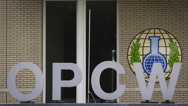 GOING BACK TO SYRIA. Inspectors from the Organization for the Prohibition of Chemical Weapons (OPCW) are now en route to Syria. The logo of the OPCW is pictured outside its building in The Hague, The Netherlands, August 31, 2013. EPA/Evert-Jan Daniels