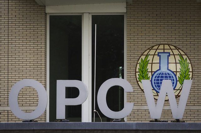 GOING BACK TO SYRIA. Inspectors from the Organization for the Prohibition of Chemical Weapons (OPCW) are now en route to Syria. The logo of the OPCW is pictured outside its building in The Hague, The Netherlands, August 31, 2013. EPA/Evert-Jan Daniels