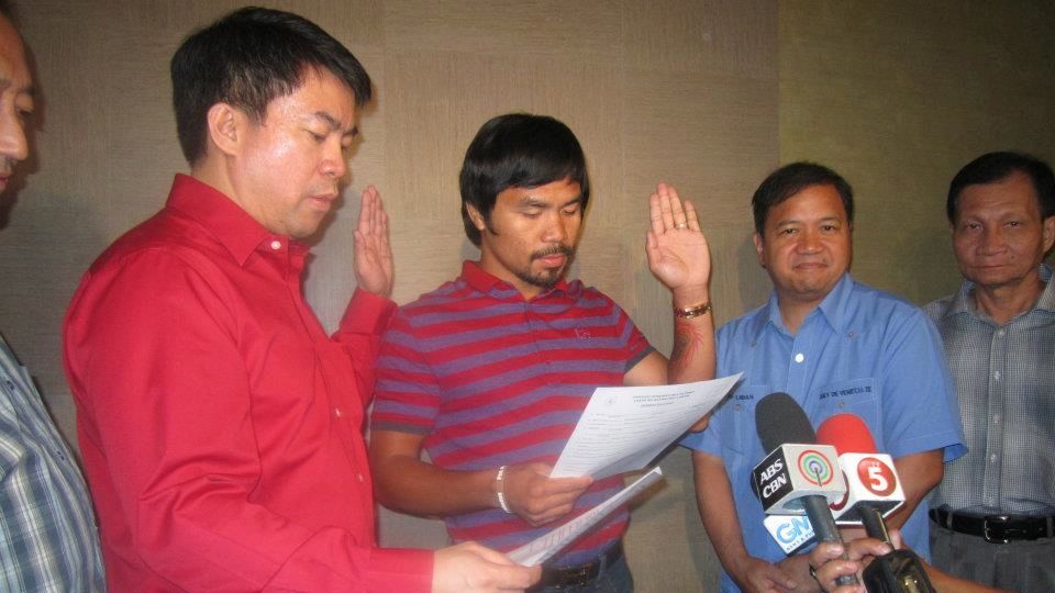 JUMPING SHIP. Sarangani Rep Manny Pacquiao takes his oath as a member of Binay's PDP-Laban, leaving the Nacionalista Party. Photo from PDP-Laban's Facebook page 
