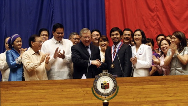 BOXING ICON. Members of the House of Representatives with Sarangani Rep Manny Pacquiao. Photo from congress.gov.ph.