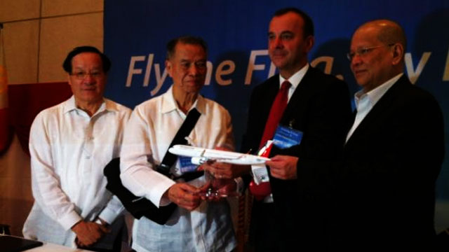 BOEING ORDERS. Philippine Airlines executives (chair Lucio Tan, second from left, and president Ramon Ang, rightmost) announce orders for new aircraft. Photo by Katherine Visconti