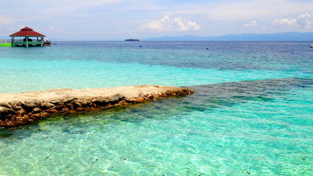 BEAUTIFUL BLUES. While there is not much of a white shore at Panagsama, the waters are crystal-clear