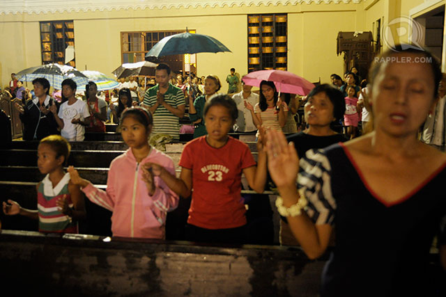 WELL ATTENDED. People of Palo attended the midnight mass despite of the heavy rains.