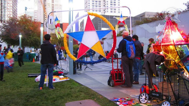 PINOY CHRISTMAS. Different groups show their Filipino pride in the annual Parol Stroll in San Francisco. All photos by Richgail Fernandez/Rappler