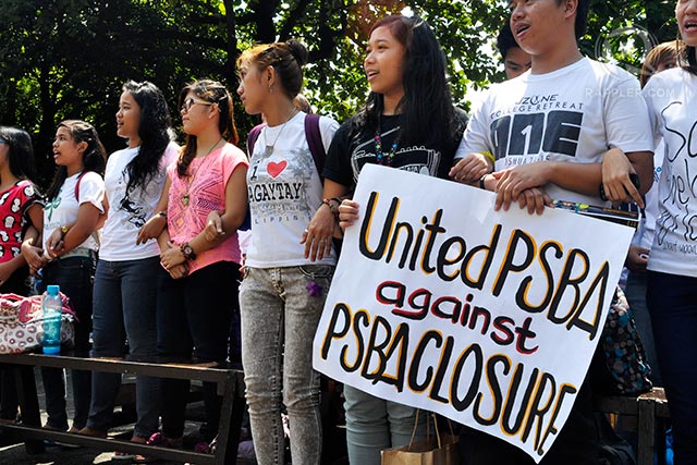 AS ONE. Students join the interfaith prayer rally to protest against the school's closure. Photo by Leanne Jazul/Rappler