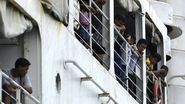 SHIFT TO BUDGET AIRLINES. Ferry passenger growth turns flat in 2012 as more and more travelers prefer to fly. In this photo, passengers look out from a shipping vessel at north harbour in Manila. Image courtesy of AFP